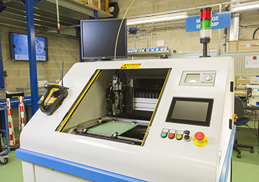 PININSERT 2200 用于PCB和塑料連接器插入的半自動大批量生產插針設備