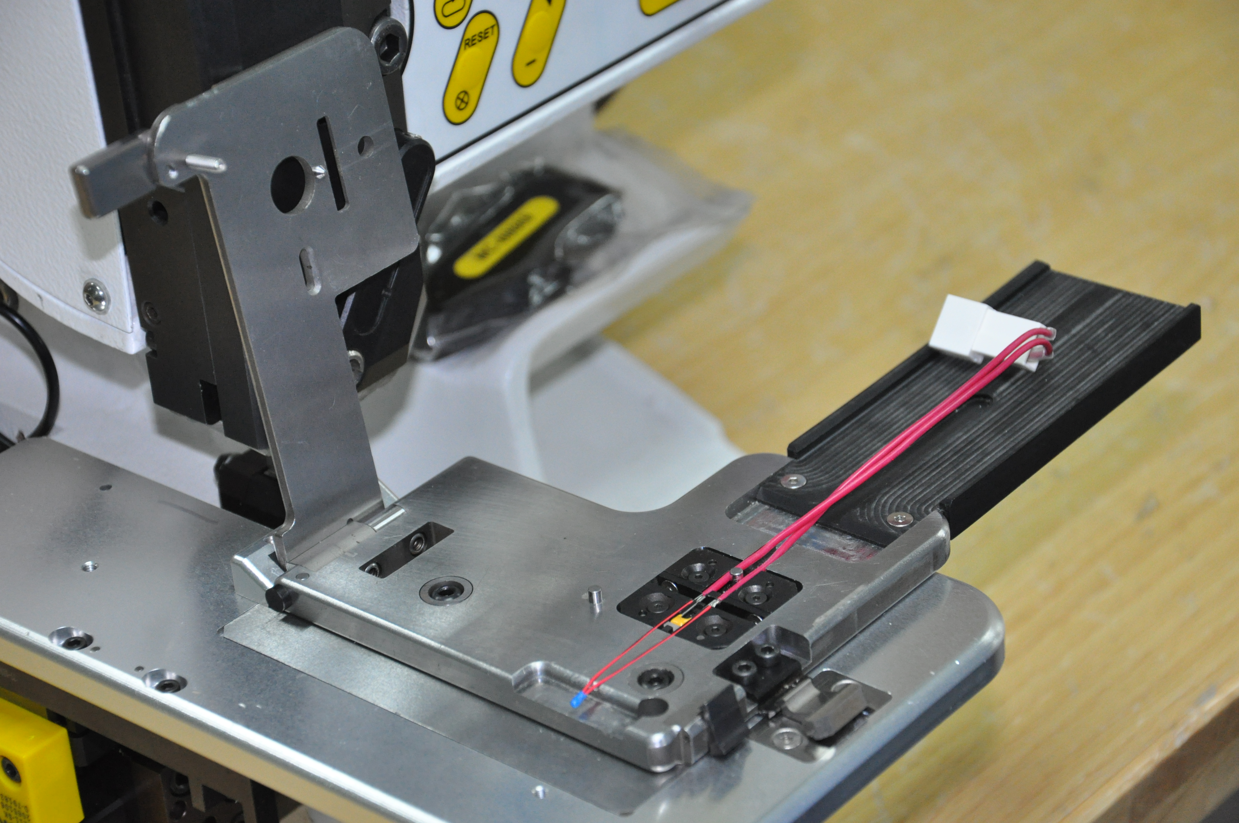 SM Crimp 2000 with 6 quick-change jigs